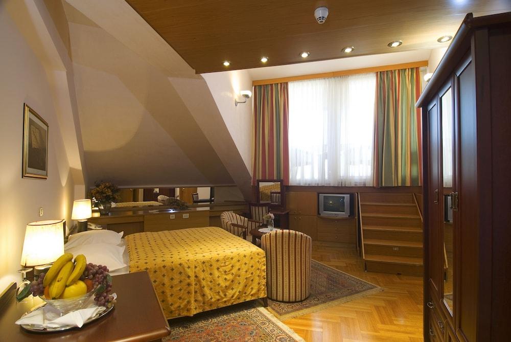 Palazzo President Hotel Split Bagian luar foto